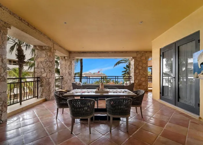 Hacienda Club, 5-star, Beachfront, Sleeps 8 *