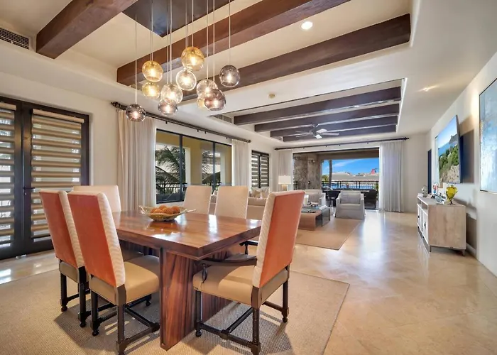 Hacienda Club, 5-star, Beachfront, Sleeps 8 *