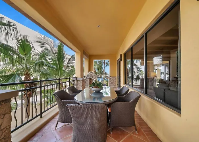 Hacienda Club, 5-star, Beachfront, Sleeps 8 *