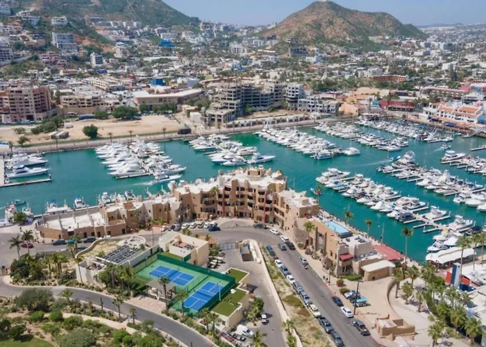 Hacienda Club, 5-star, Beachfront, Sleeps 8 *