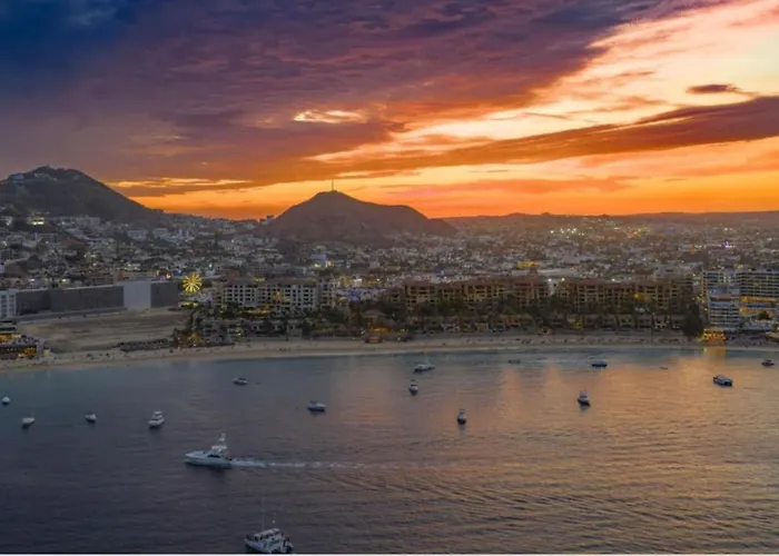 Hacienda Club, 5-star, Beachfront, Sleeps 8 *